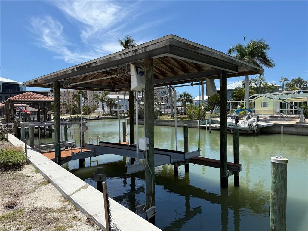 151 Estrellita Dr, Fort Myers Beach, FL 33931 Photo