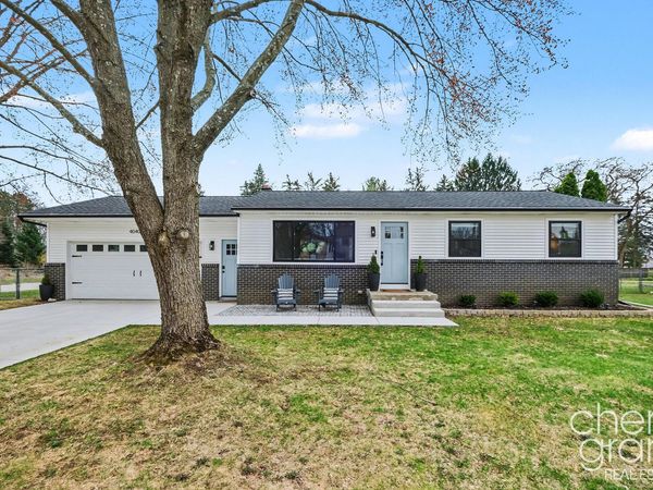 4040 Ziverts Street NE, Rockford, MI 49341