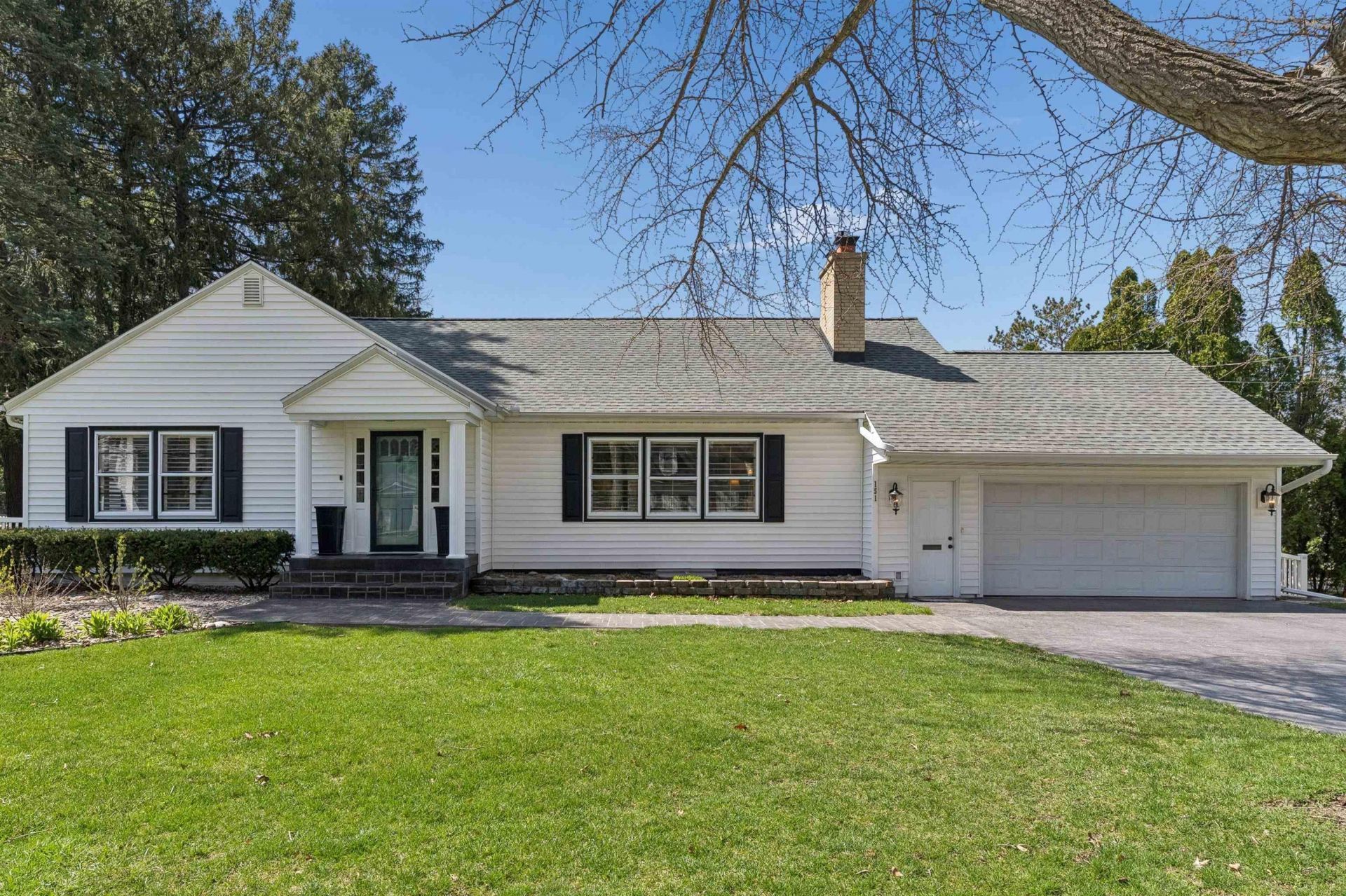 151 Pershing Road, Waterloo, IA 50701 Main Photo