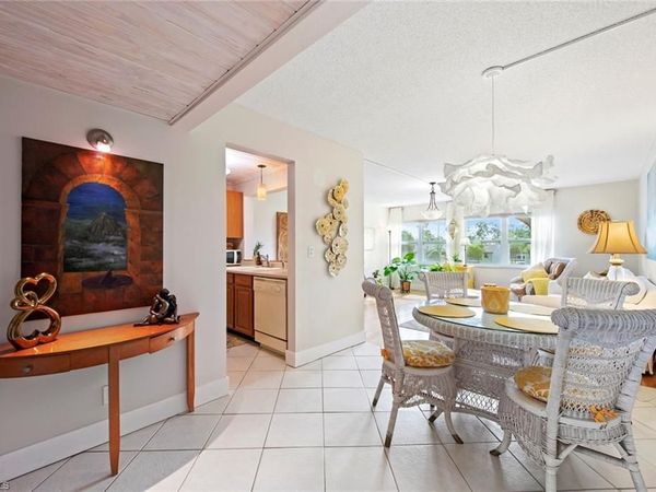 1085 Forest Lakes DR, Unit 8305, NAPLES, FL 34105
