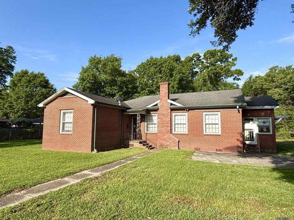 615 S Jefferson Ave, Port Allen, LA 70767