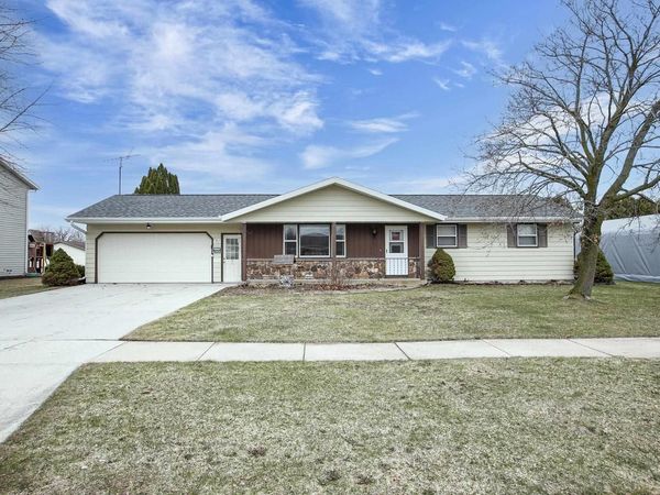 1703 EISENHOWER STREET, New Holstein, WI 53061