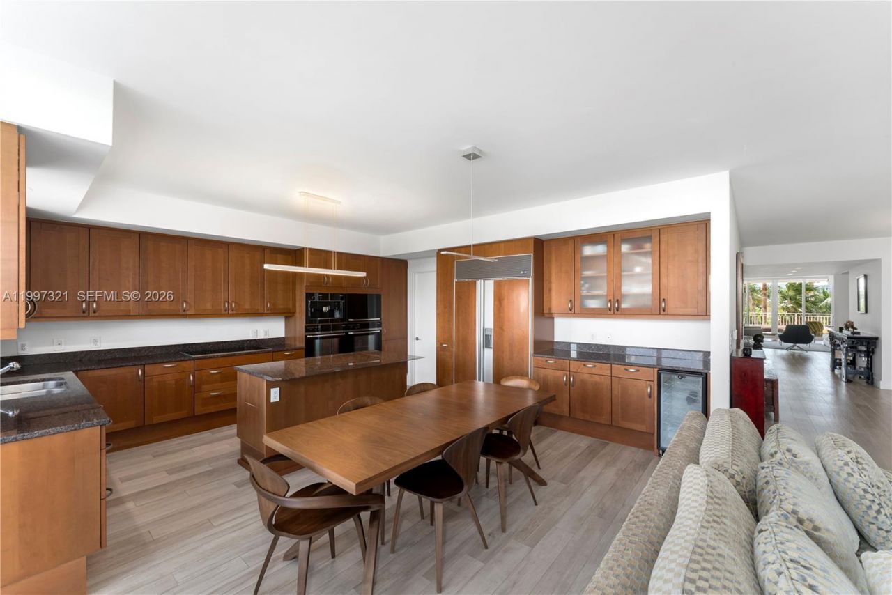 791 Crandon Blvd, Unit 405, Key Biscayne, FL 33149 Photo