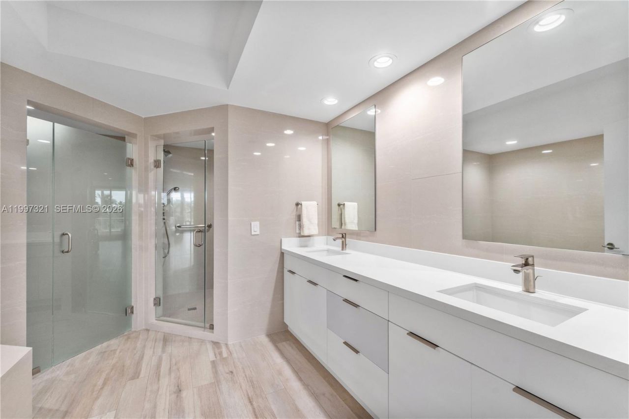 791 Crandon Blvd, Unit 405, Key Biscayne, FL 33149 Photo