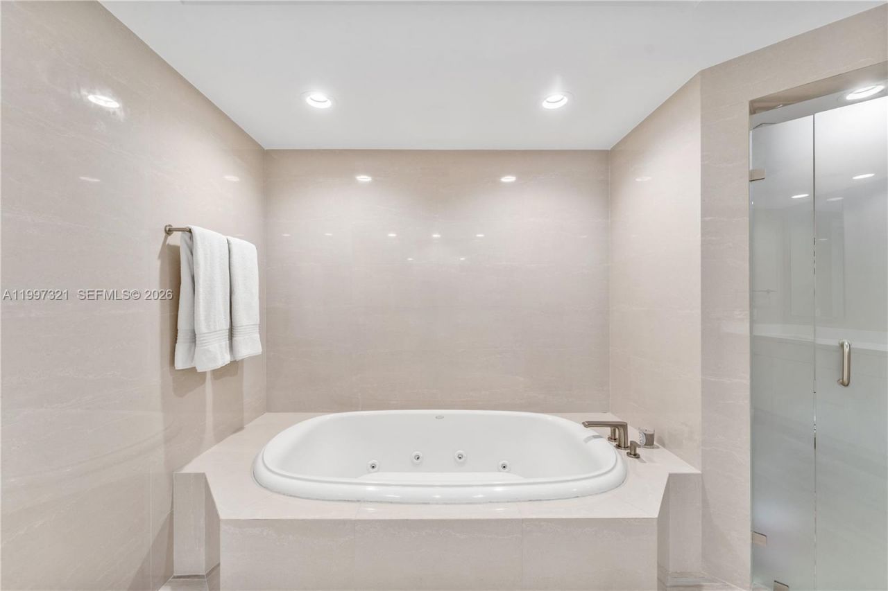 791 Crandon Blvd, Unit 405, Key Biscayne, FL 33149 Photo