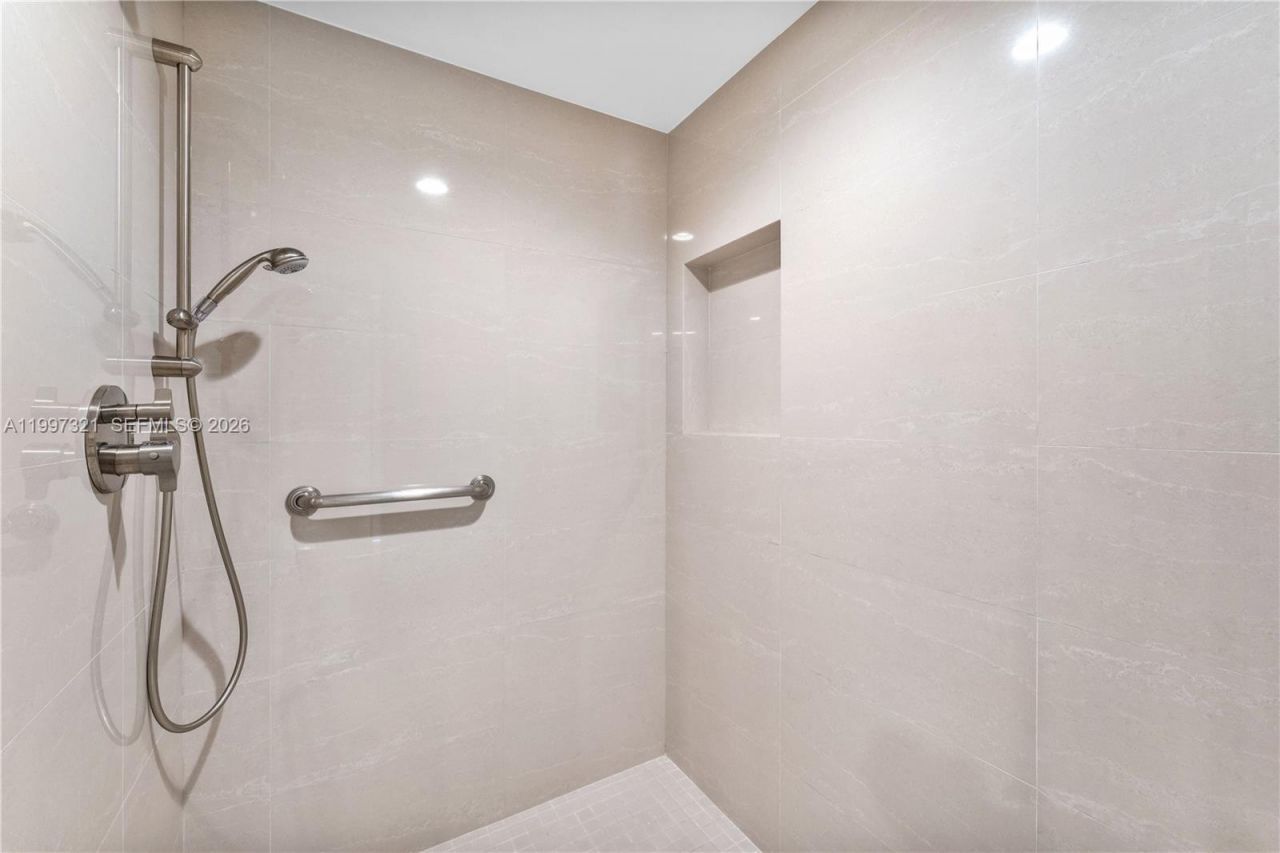 791 Crandon Blvd, Unit 405, Key Biscayne, FL 33149 Photo