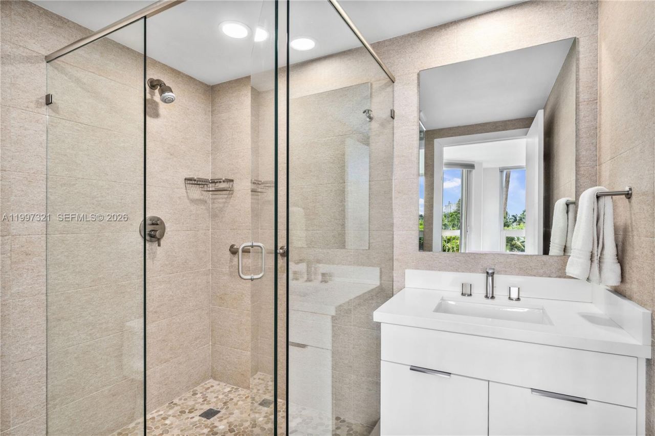 791 Crandon Blvd, Unit 405, Key Biscayne, FL 33149 Photo