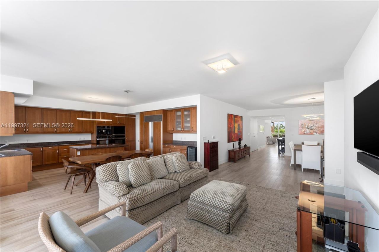 791 Crandon Blvd, Unit 405, Key Biscayne, FL 33149 Photo