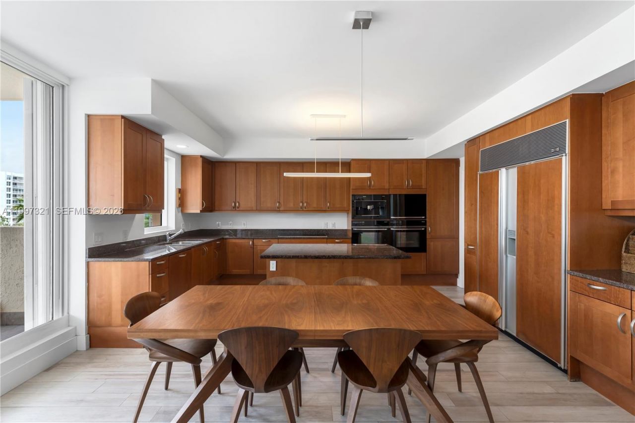 791 Crandon Blvd, Unit 405, Key Biscayne, FL 33149 Photo