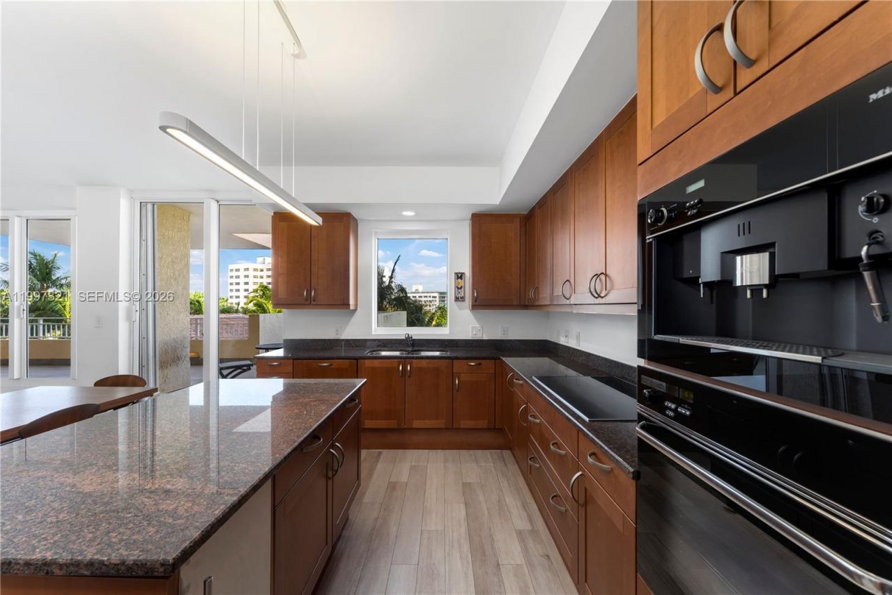 791 Crandon Blvd, Unit 405, Key Biscayne, FL 33149 Photo