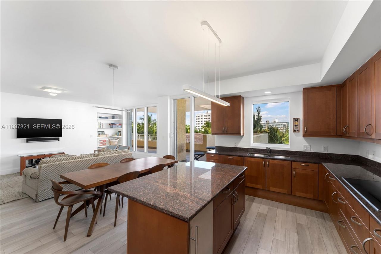 791 Crandon Blvd, Unit 405, Key Biscayne, FL 33149 Photo