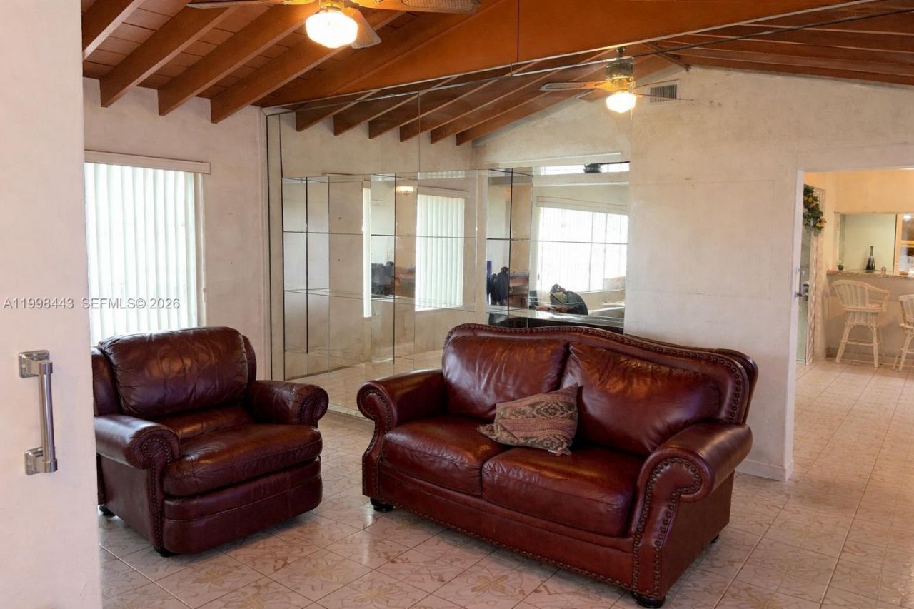 1135 NW 32nd Ct, Miami, FL 33125 Photo