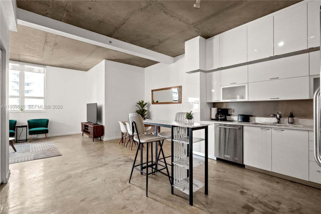 234 NE 3rd St, Unit 1704, Miami, FL 33132 Photo