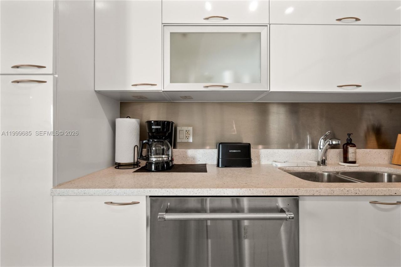 234 NE 3rd St, Unit 1704, Miami, FL 33132 Photo