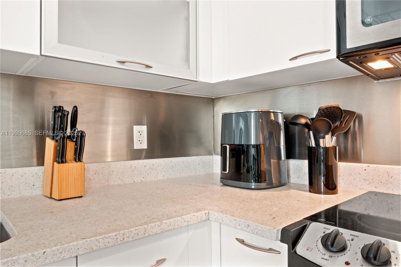 234 NE 3rd St, Unit 1704, Miami, FL 33132 Photo