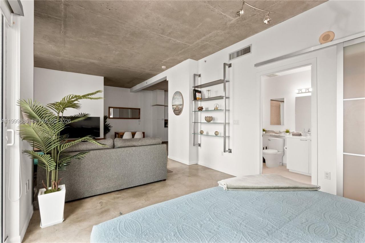 234 NE 3rd St, Unit 1704, Miami, FL 33132 Photo