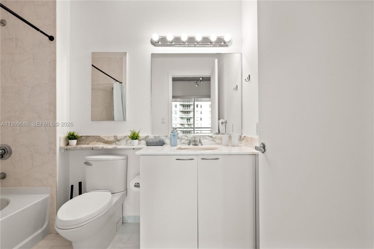 234 NE 3rd St, Unit 1704, Miami, FL 33132 Photo