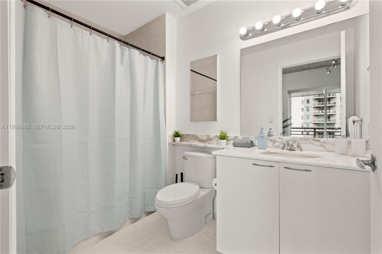 234 NE 3rd St, Unit 1704, Miami, FL 33132 Photo