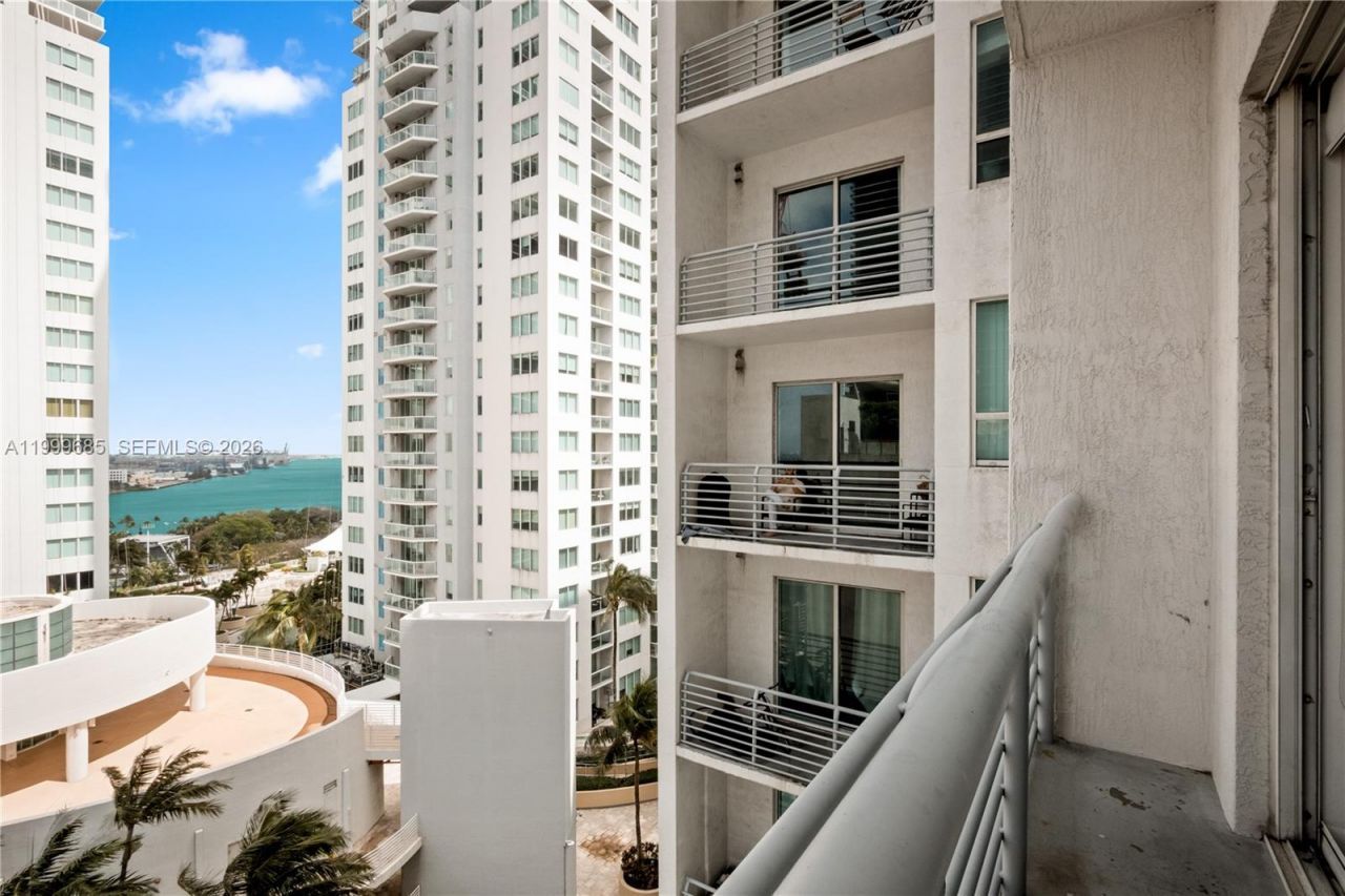 234 NE 3rd St, Unit 1704, Miami, FL 33132 Photo