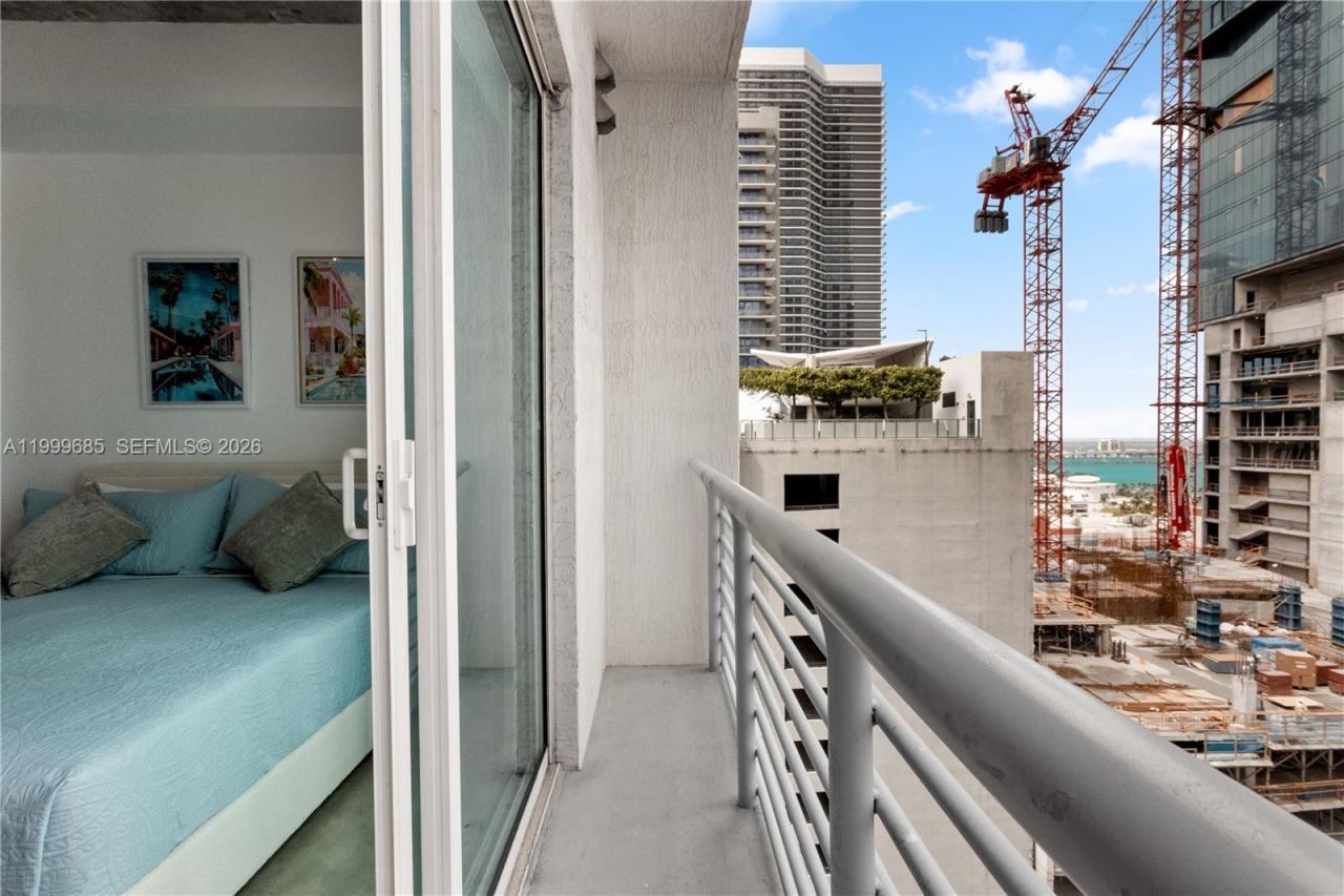 234 NE 3rd St, Unit 1704, Miami, FL 33132 Photo