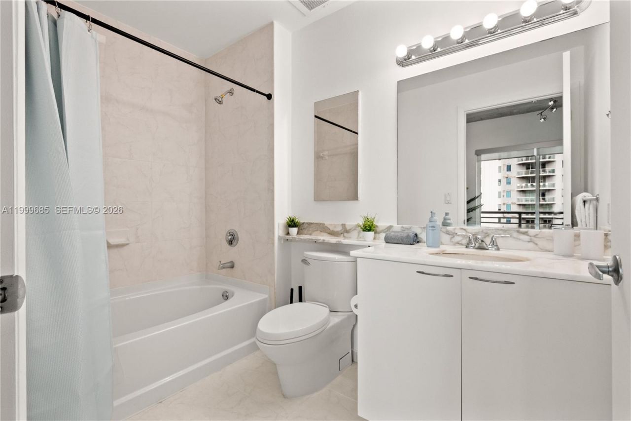234 NE 3rd St, Unit 1704, Miami, FL 33132 Photo