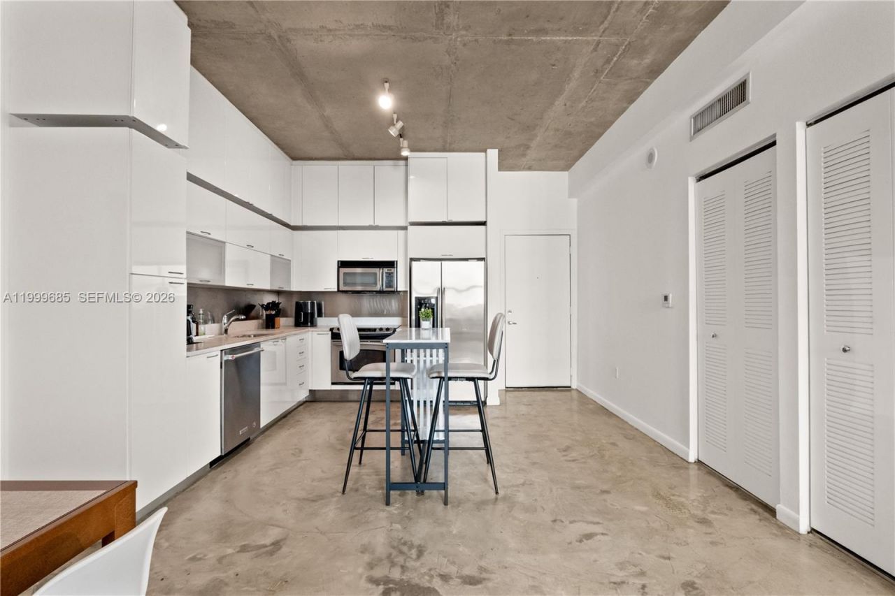 234 NE 3rd St, Unit 1704, Miami, FL 33132 Photo