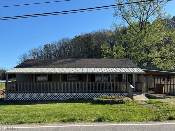 2700 Core Road , Parkersburg, WV 26104
