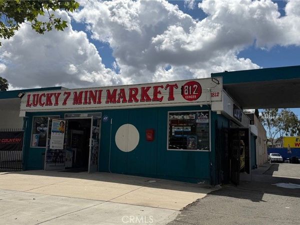 1812 W Edinger, Santa Ana, CA 92704