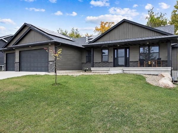 1698 Foxborough Drive, Marion, IA 52302