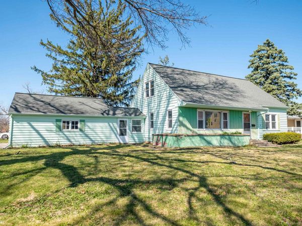 409 W Meadow Lane, Marshalltown, IA 50158