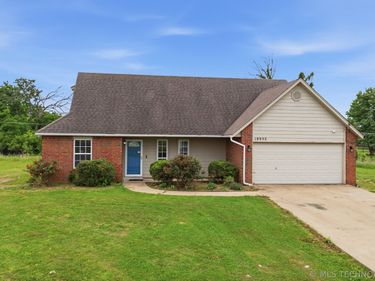 18952 Savage Court, Collinsville, OK 74021