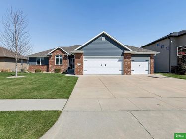 1228 Maplewood Drive , Fremont, NE 68025
