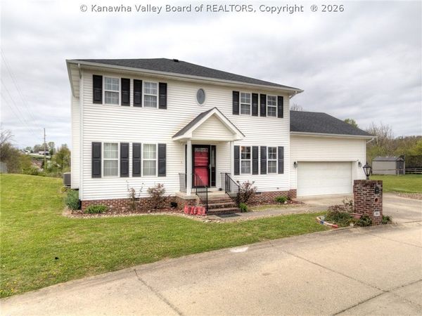 301 Lower Overlook Drive, Hurricane, WV 25526