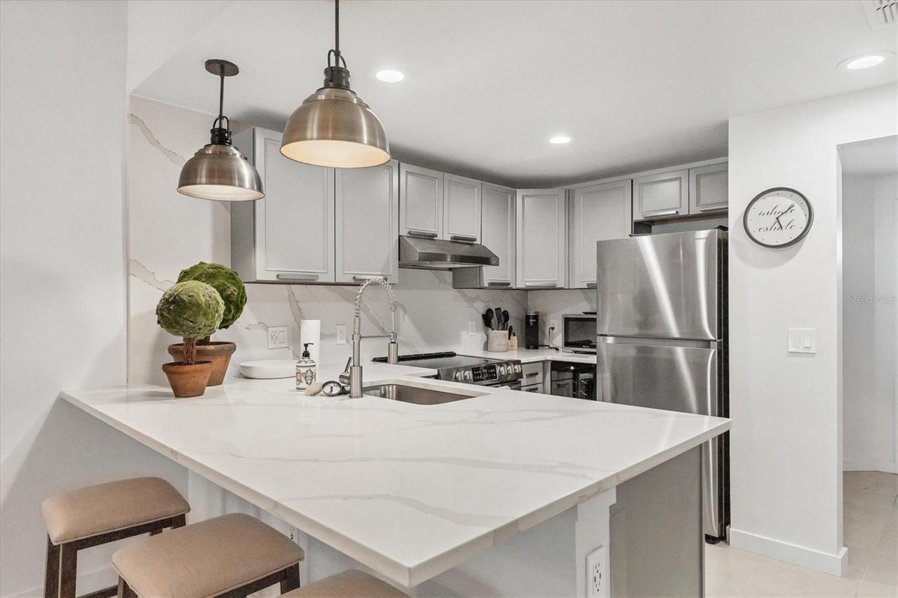 3401 54th Drive W, Unit 203, Bradenton, FL 34210 Photo