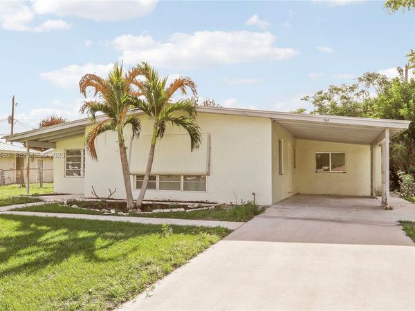 721 SE Solaz Ave, Port St. Lucie, FL 34983