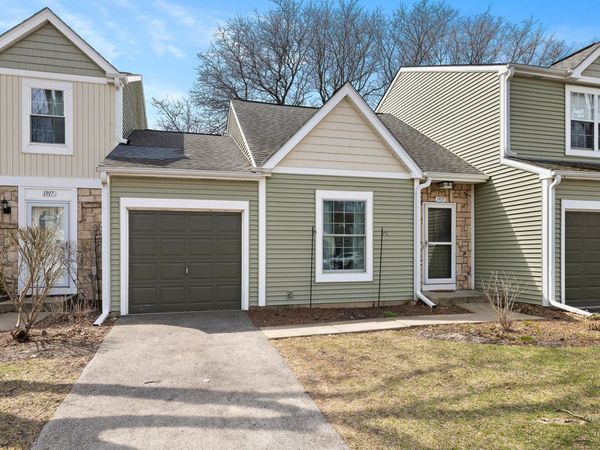 1915 Ozark Parkway, Unit 1915, Algonquin, IL 60102