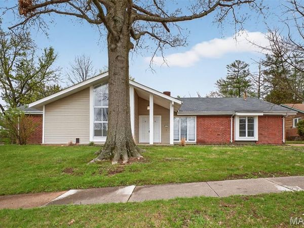 495 Baywillow Drive , Ballwin, MO 63011