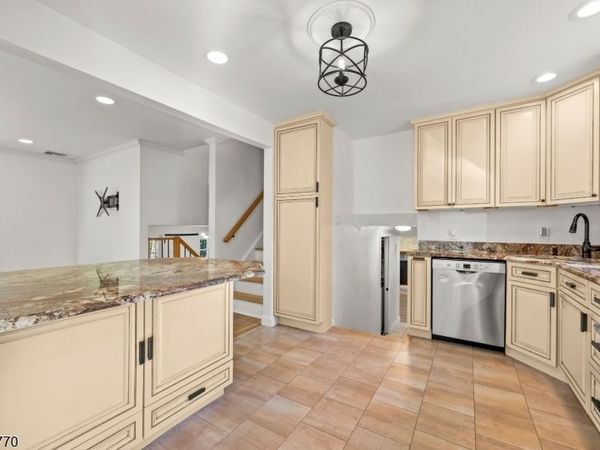 27 Meadowview Rd, Bernards, NJ 07920