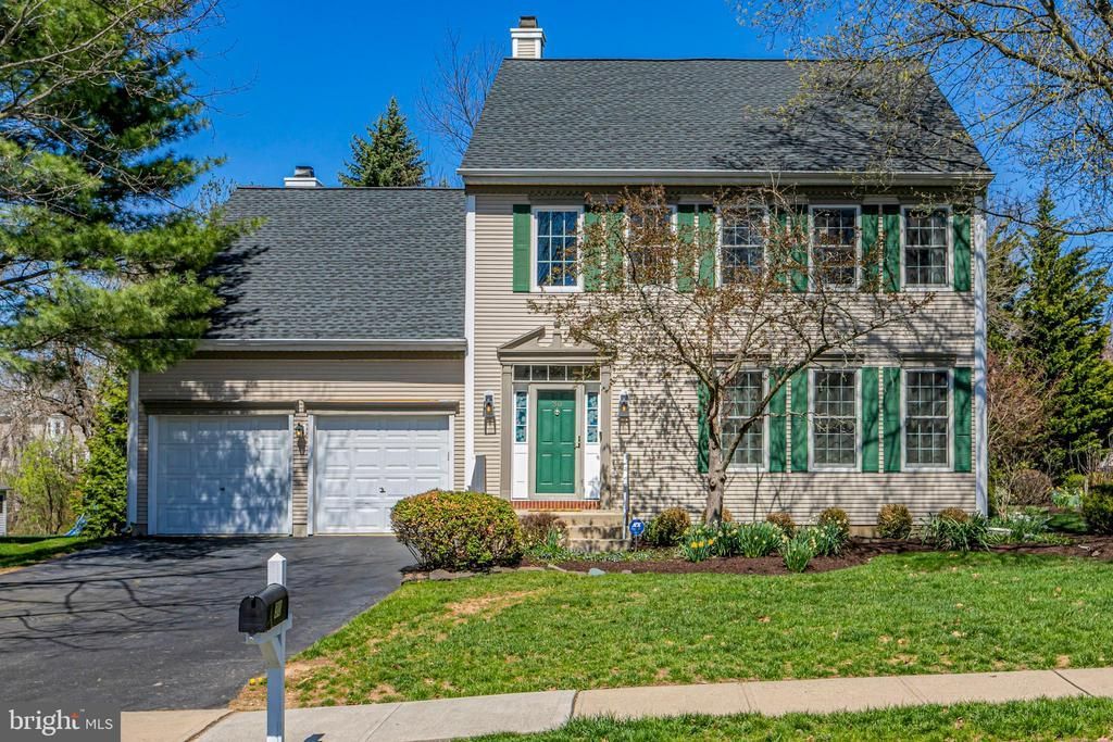 30 Navesink Drive, Pennington, NJ 08534 Main Photo