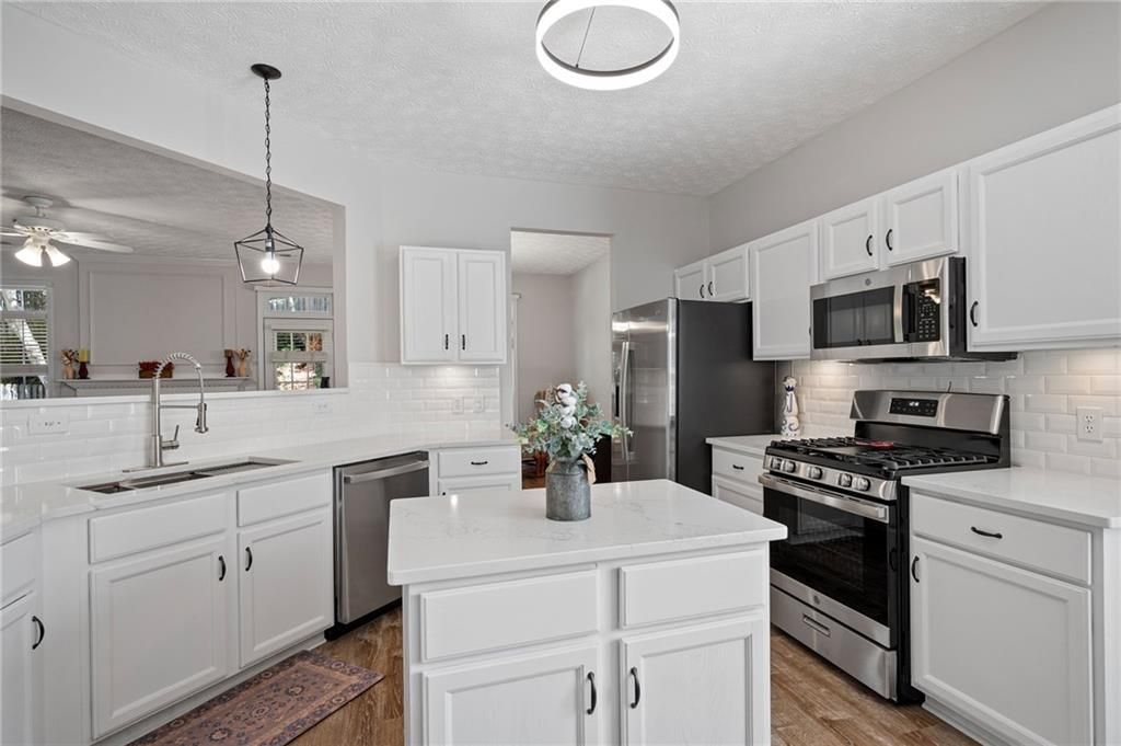 116 Weatherstone Drive, Woodstock, GA 30188 Main Photo