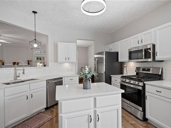 116 Weatherstone Drive, Woodstock, GA 30188