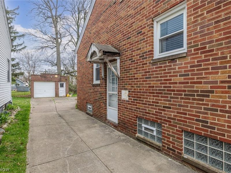 3321 Archmere Avenue, Cleveland, OH 44109 Photo 5