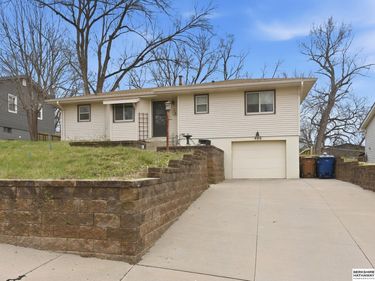 406 Robinson Avenue, Bellevue, NE 68005