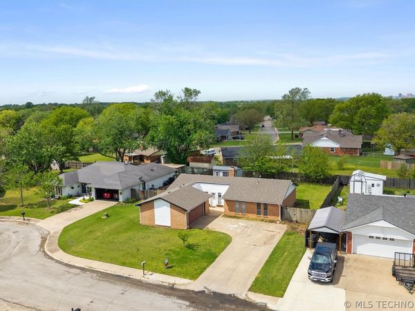 517 Baylor Court, Bartlesville, OK 74006