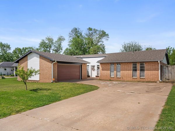517 Baylor Court, Bartlesville, OK 74006