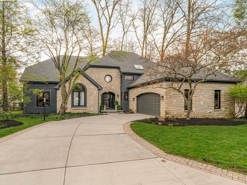 8176 Lake Bluff Court , Columbus, OH 43235 Photo 2