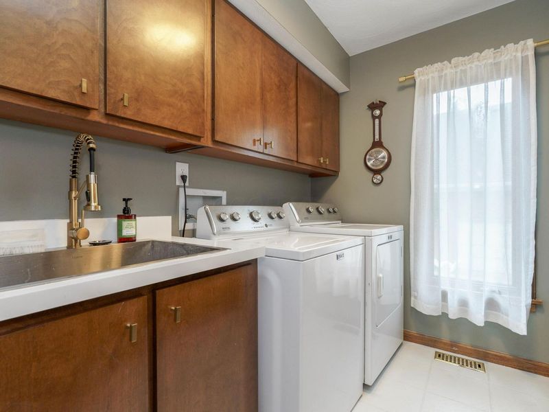 8176 Lake Bluff Court , Columbus, OH 43235 Photo 28