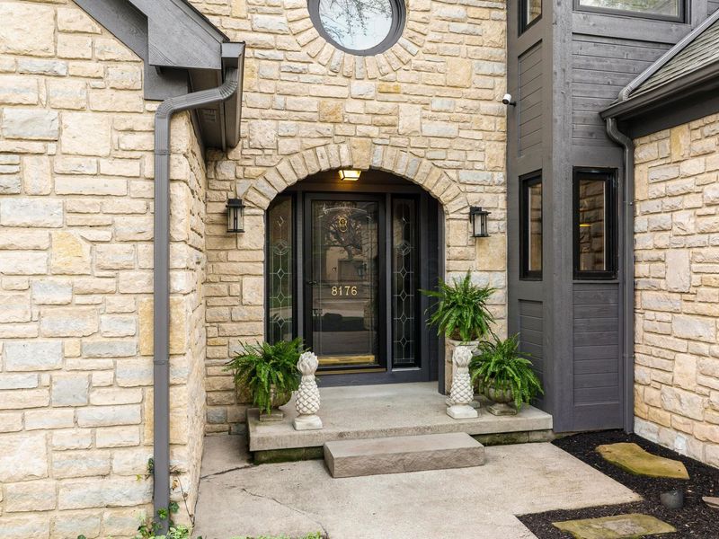 8176 Lake Bluff Court , Columbus, OH 43235 Photo 3