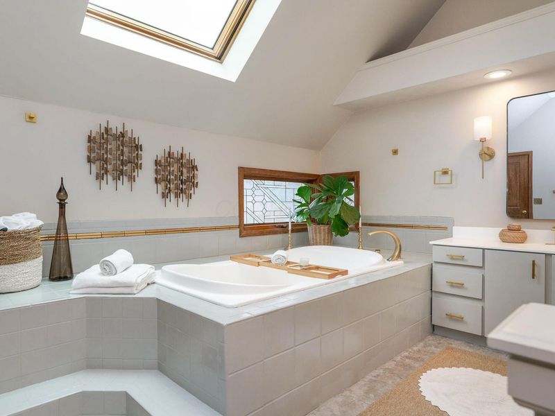 8176 Lake Bluff Court , Columbus, OH 43235 Photo 38