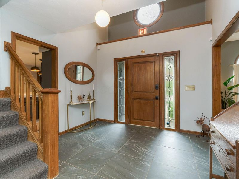 8176 Lake Bluff Court , Columbus, OH 43235 Photo 4